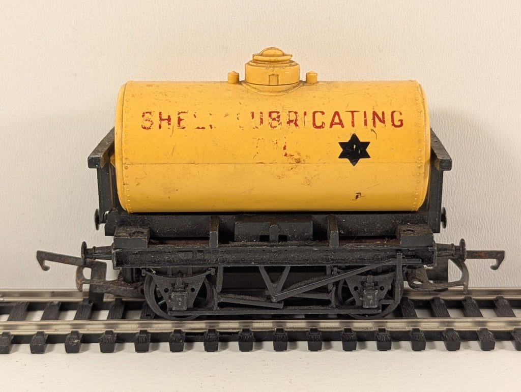 Tri-ang R211 Shell Lubricating Oil Tank Wagon – OO Gauge