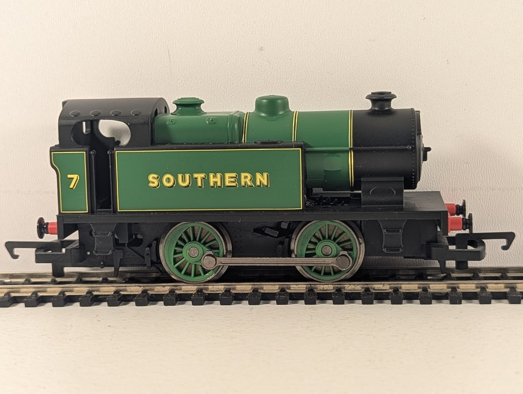 Hornby OO Gauge 0-4-0 Industrial Tank Locomotive 7 Southern R2361