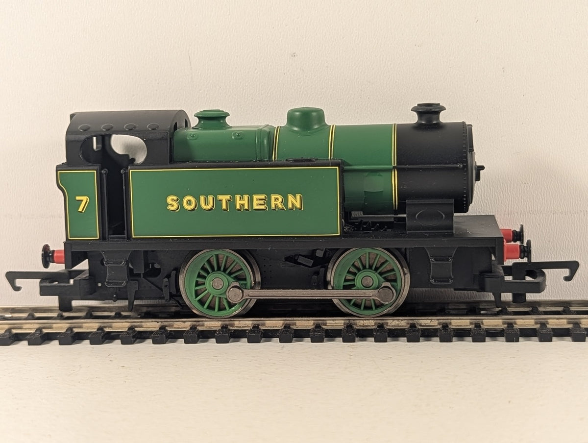 Hornby OO Gauge 0-4-0 Industrial Tank Locomotive 7 Southern R2361
