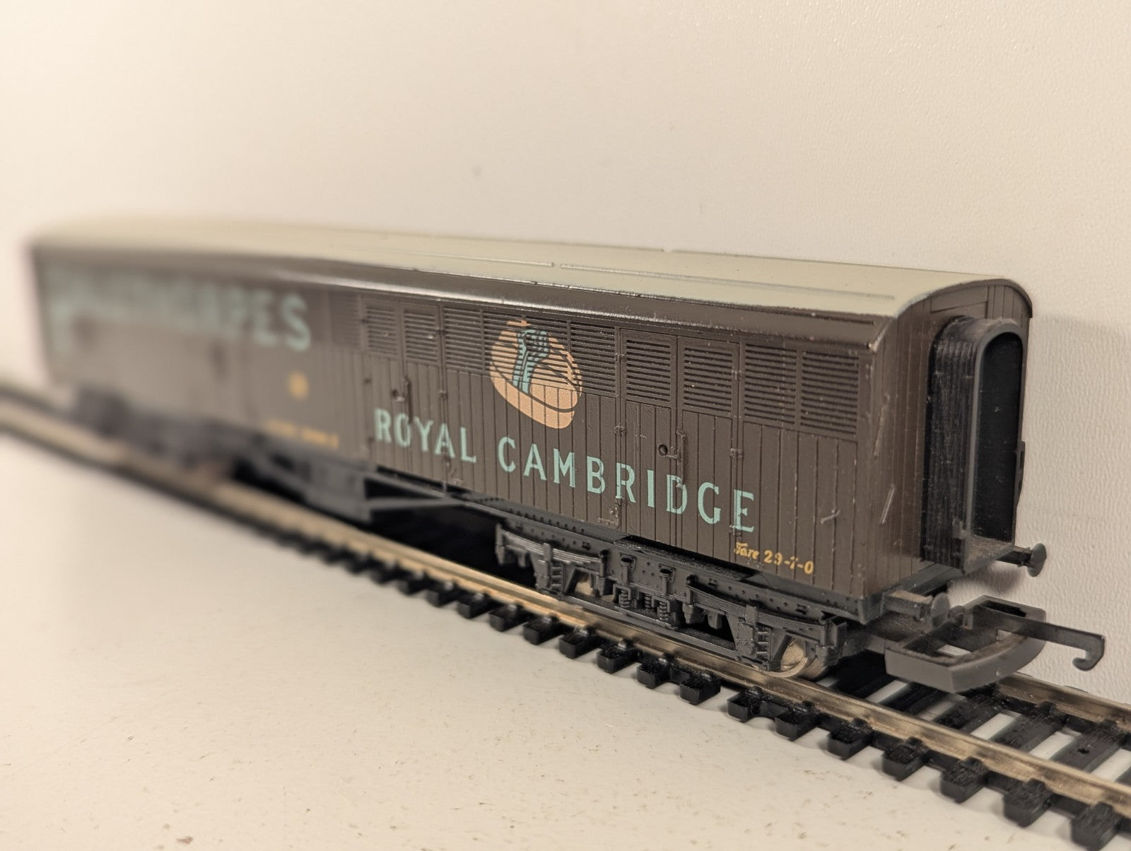 Lima OO Gauge GWR Siphon G Bogie Van Palethorpes 2766