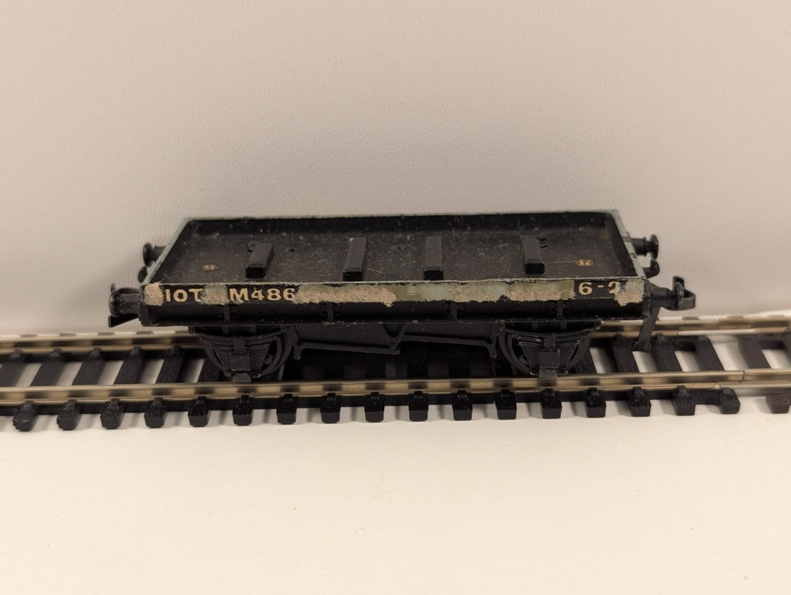 Hornby Dublo Flatbed Low-Sided Wagon – OO Gauge