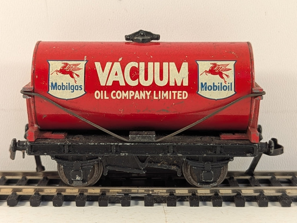 Hornby Dublo OO Gauge Vacuum Oil Company Tank Wagon Vacuum Oil Red