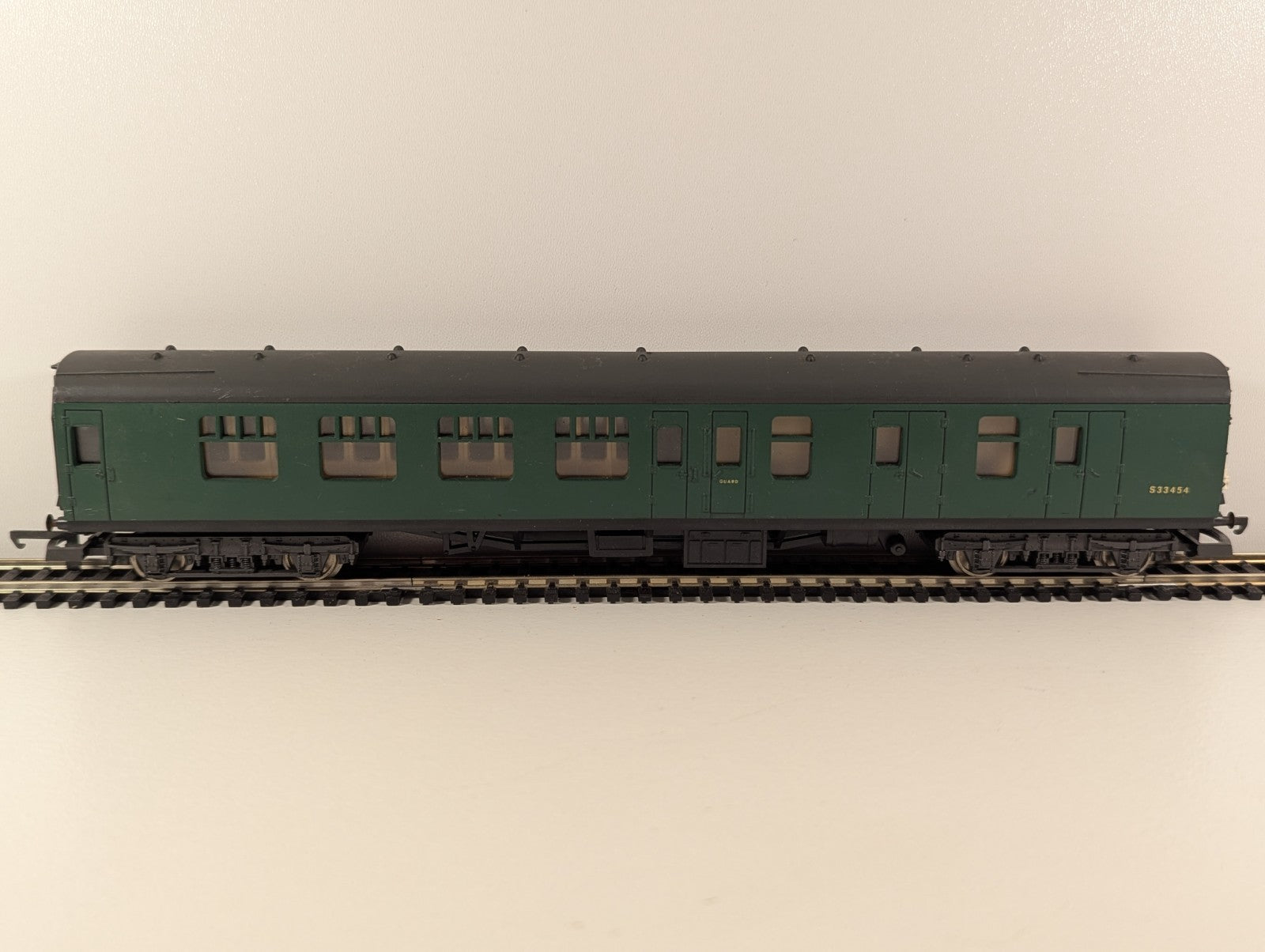 Lima OO Gauge BR Green Mk1 2nd Corridor Brake Coach S33454