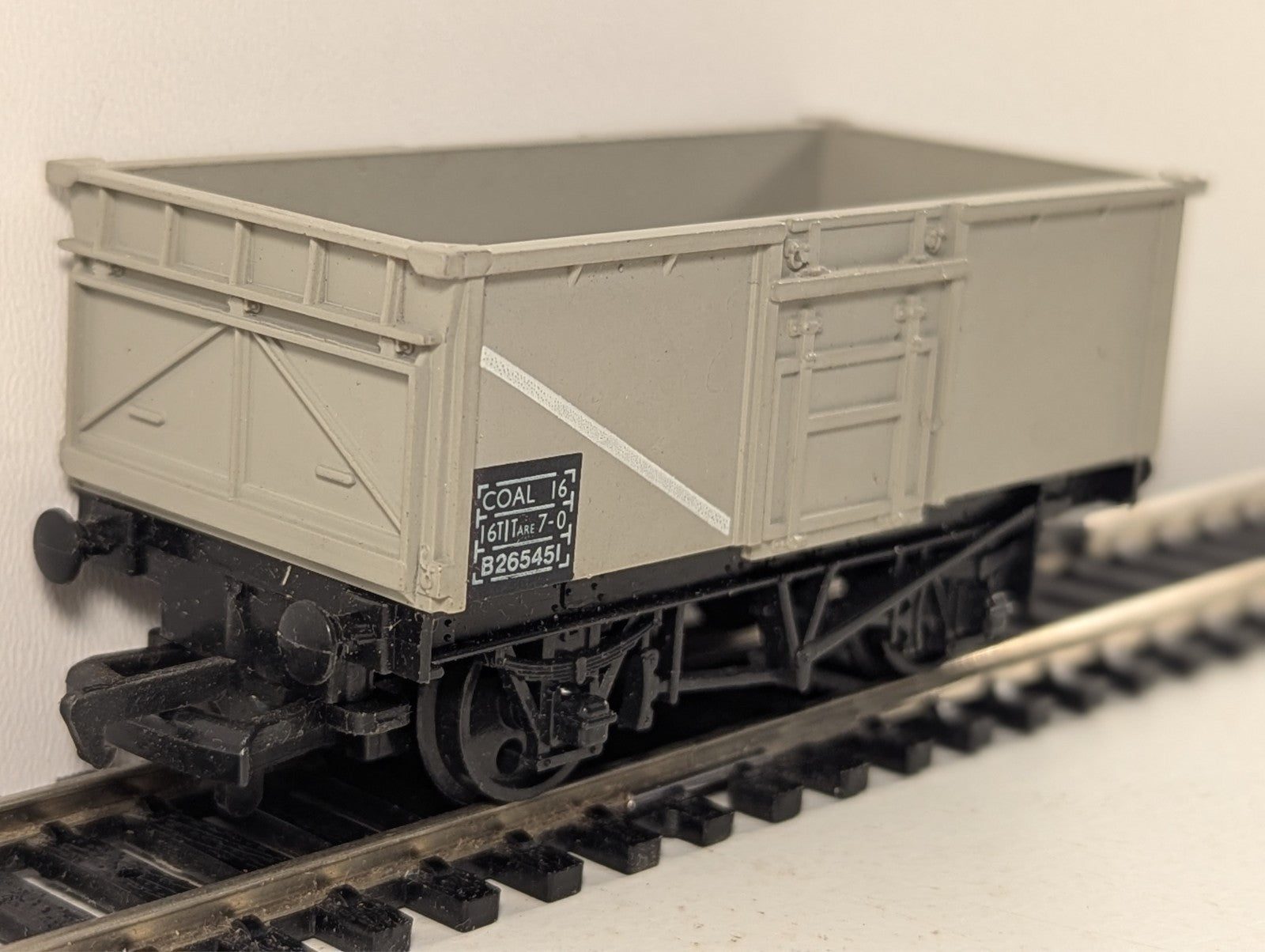 Mainline British Railways 16-Ton Steel Mineral Wagon OO Gauge