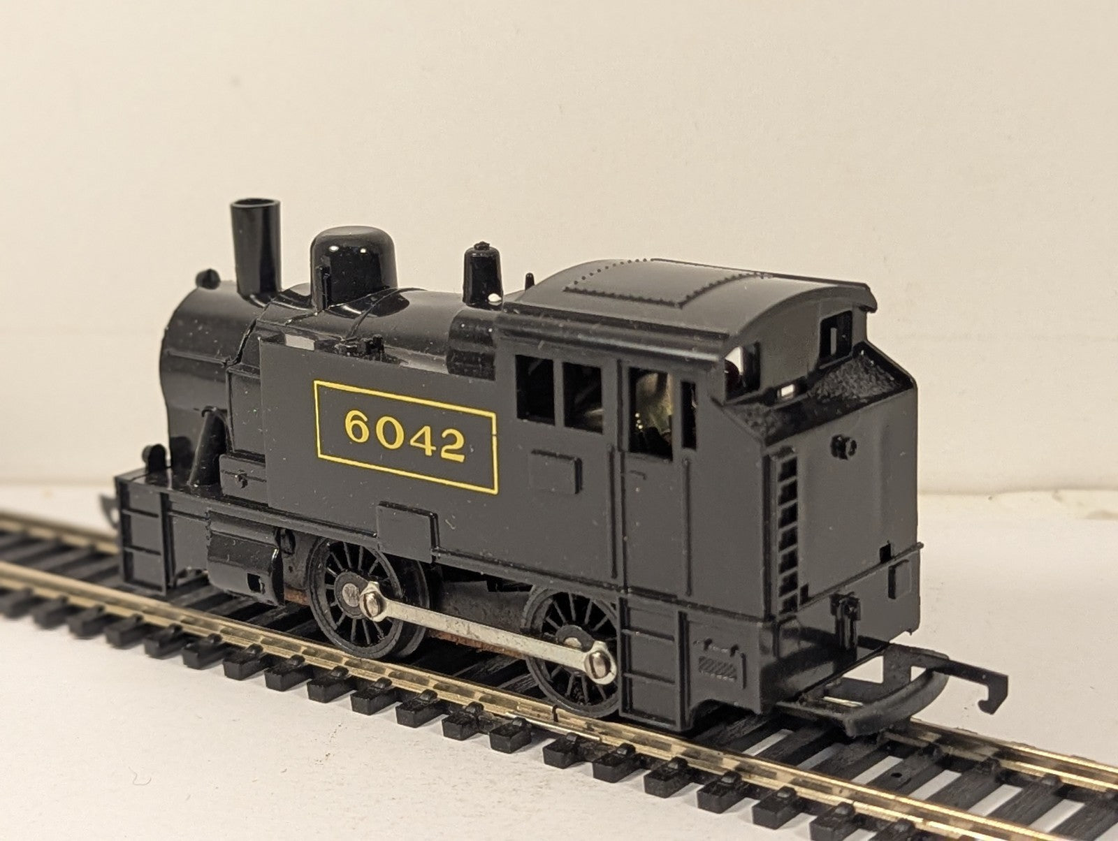 Hornby OO Gauge 0-4-0 Tank Locomotive Steam Locomotive 6042 Black