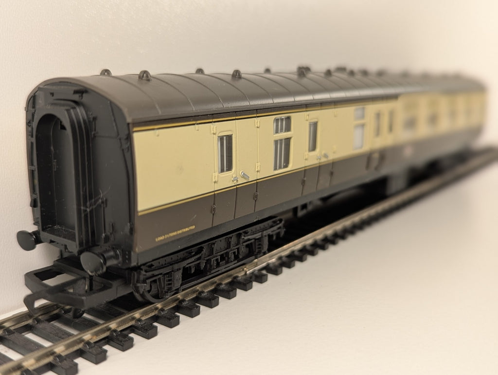 Hornby BR Mk1 Brake Second Corridor (BSK) – W34315 – Chocolate & Cream