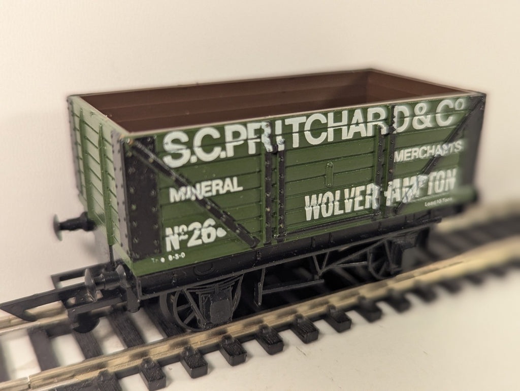 Graham Farish 12112 OO Gauge 7 Plank Wagon – S.C. Pritchard & Co