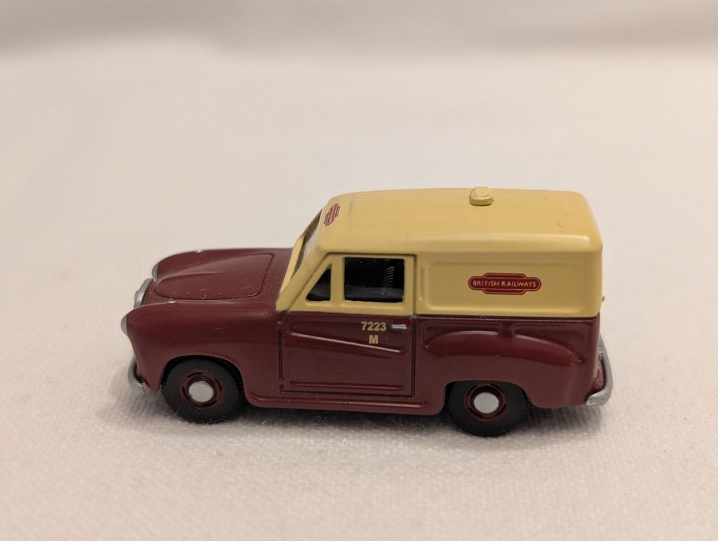 Classix OO Gauge Austin A30 Van Die-cast Van 7223 M