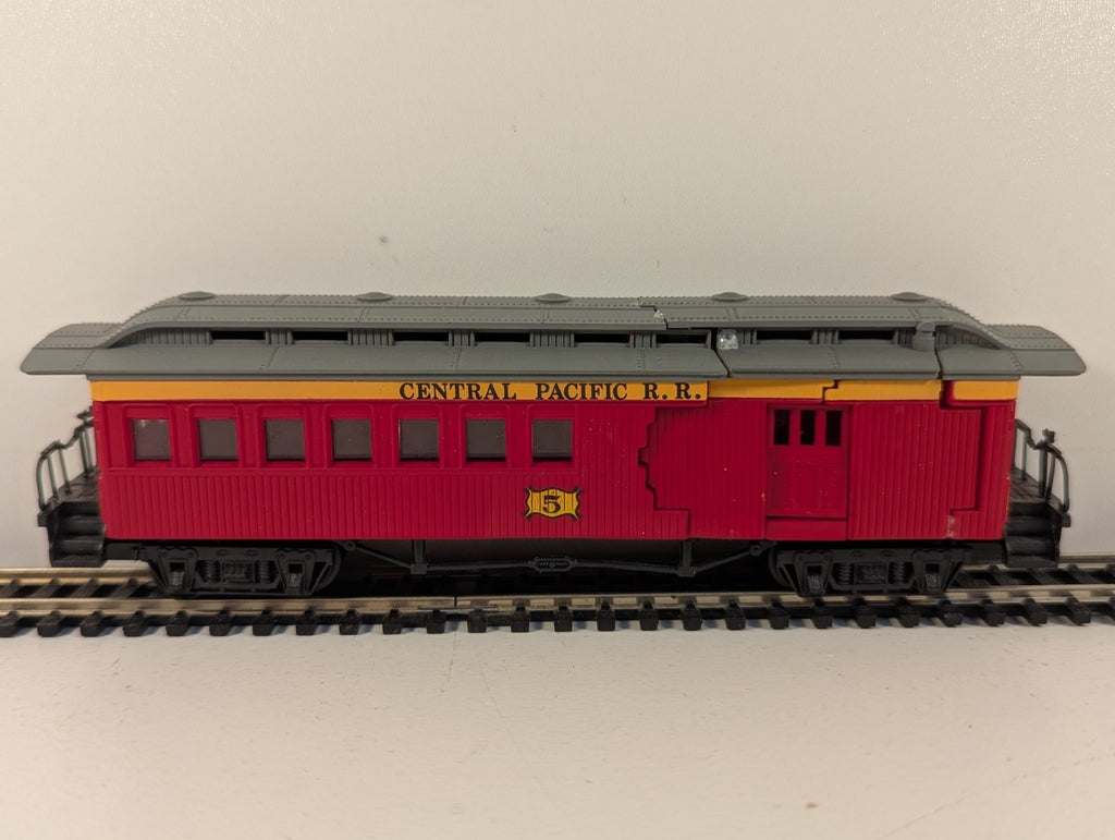 Bachmann HO Scale 47' Old-Time Combine Coach - Central Pacific Railroad