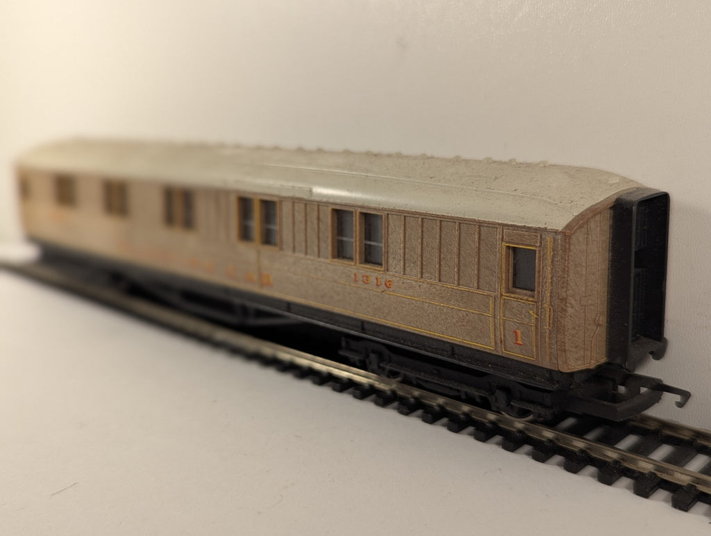 Hornby OO Gauge Gresley Teak First Class Sleeping Car Passenger Coach 1316