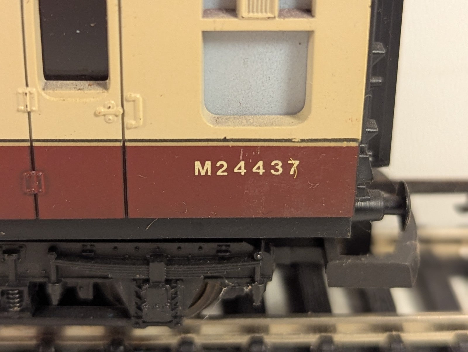 Lima OO Gauge BR Mk1 Corridor Second SK Passenger Coach M24437