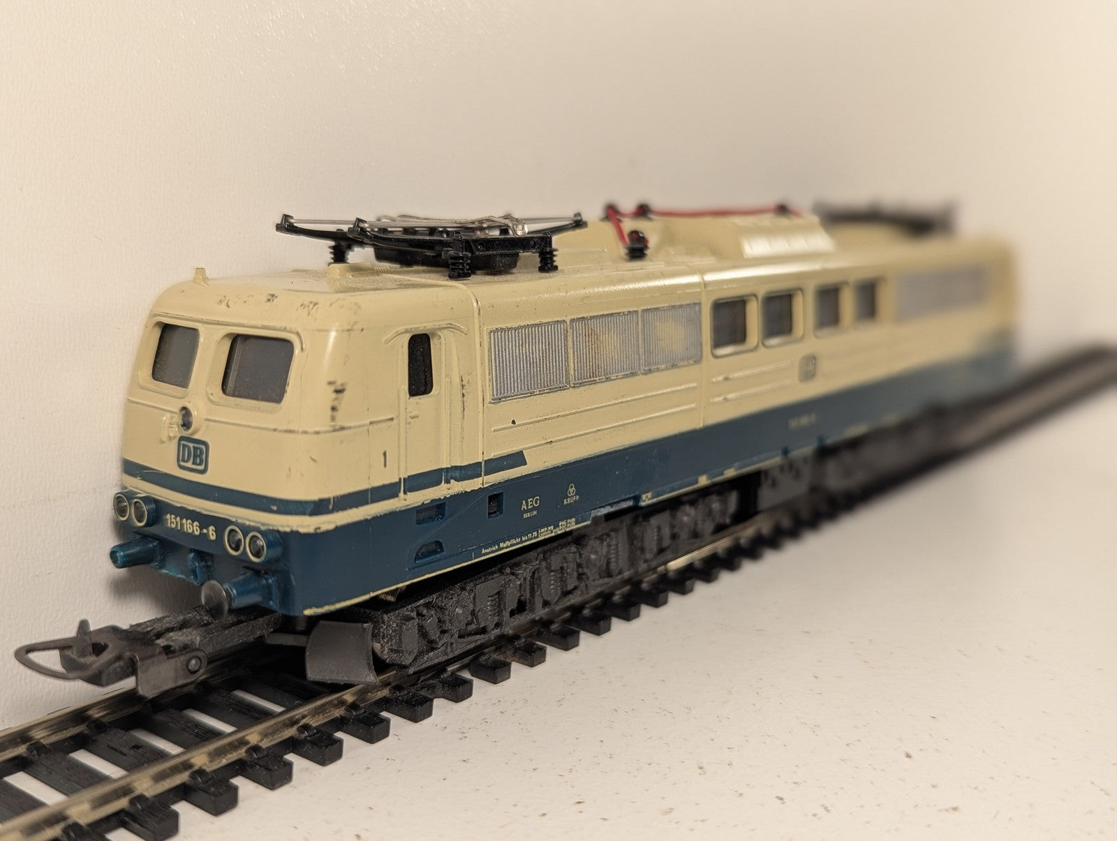 Liliput HO Scale DB Class 151 Electric Locomotive 151 166-6