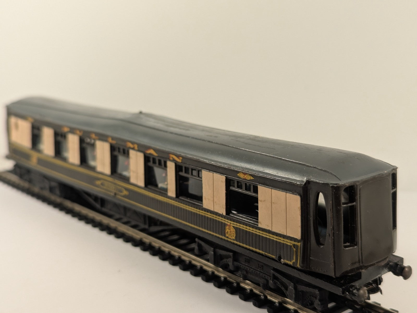 Graham Farish OO Gauge Pullman Parlour Coach Rosemary