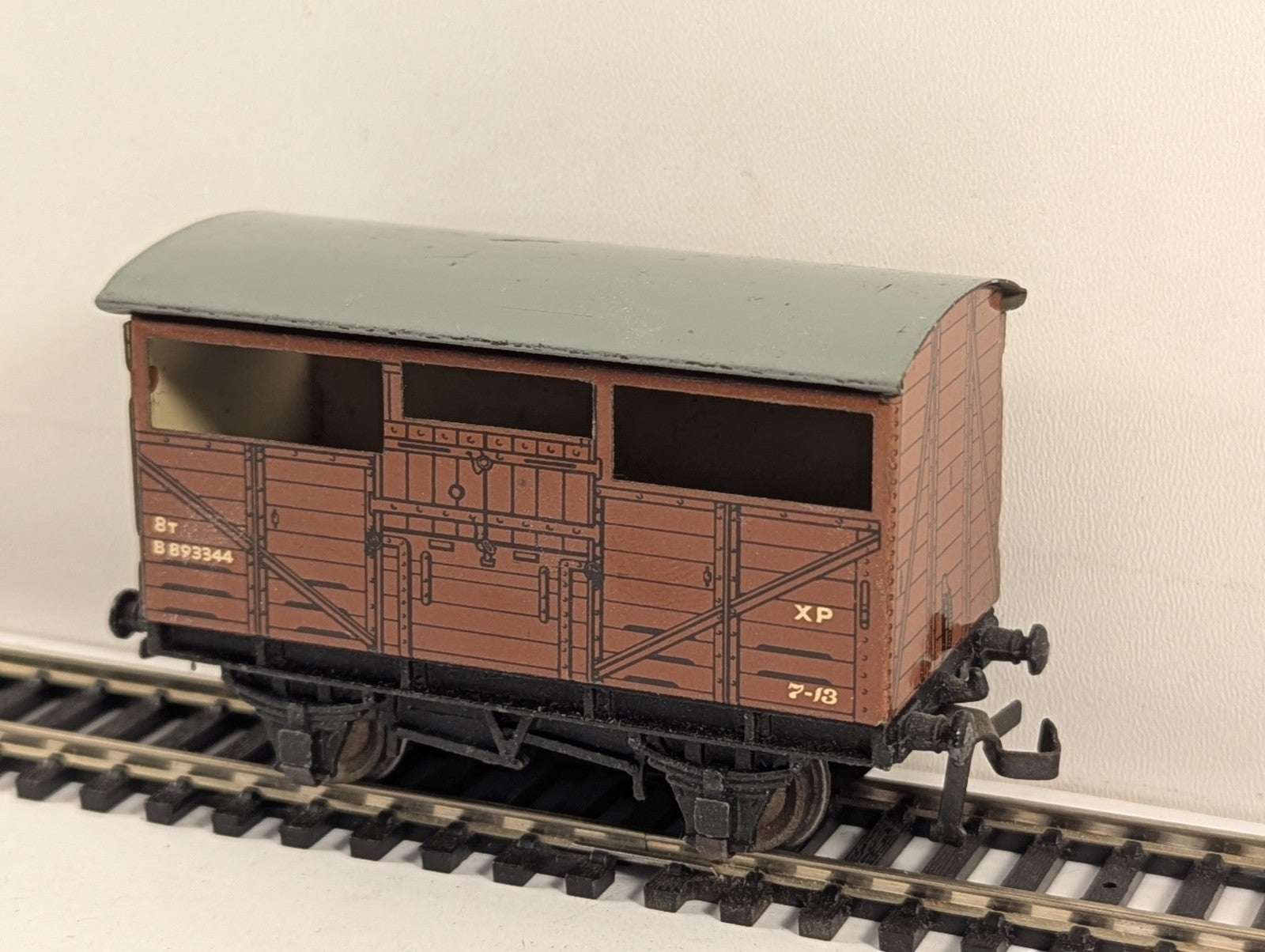 Hornby Dublo OO Gauge 8 Ton Cattle Wagon Bauxite