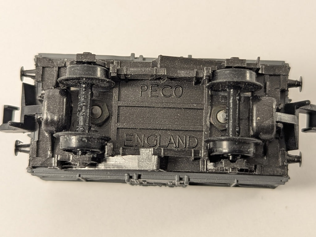 Peco N Gauge LMS Large Cattle Wagon 294528 LMS Grey