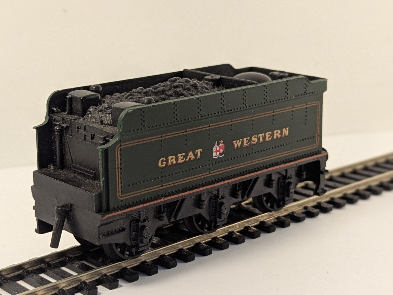 Hornby Halls Class GWR 3000 Gallon Tender Great Western Livery