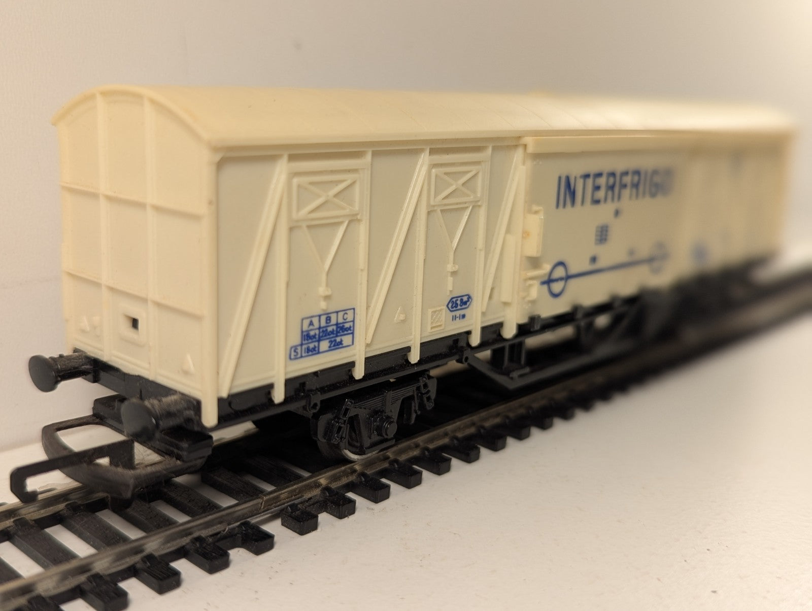 Tri-ang Hornby OO Gauge Interfrigo Refrigerator Van Goods Wagon