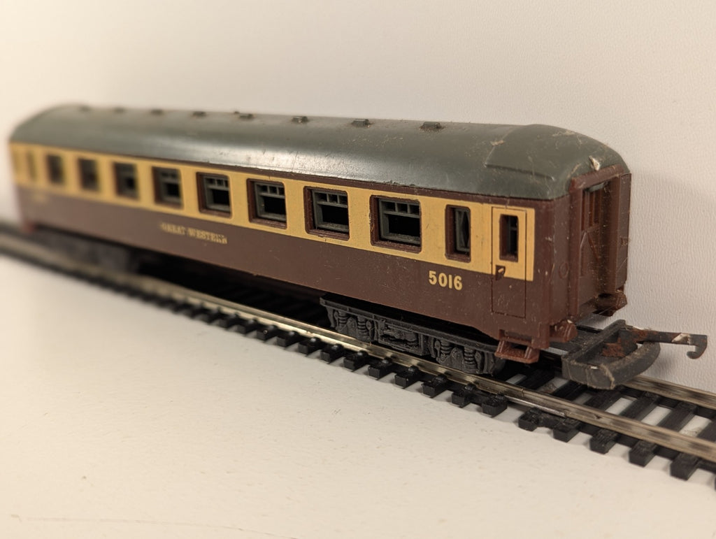 Lima HO Gauge GWR Chocolate & Cream Coach No. 5016