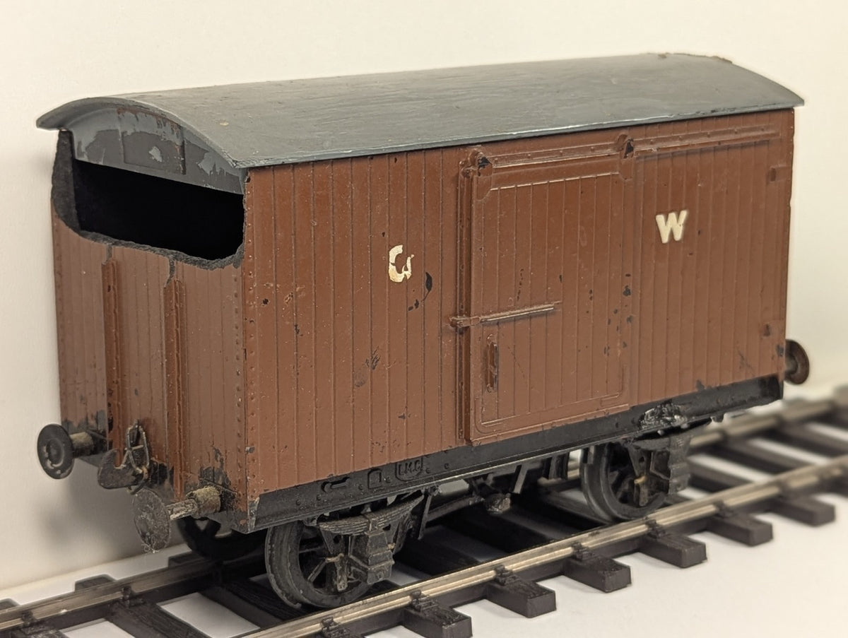 Kit Built O Gauge GWR 12 Ton Box Van - missing buffer head and damaged ends
