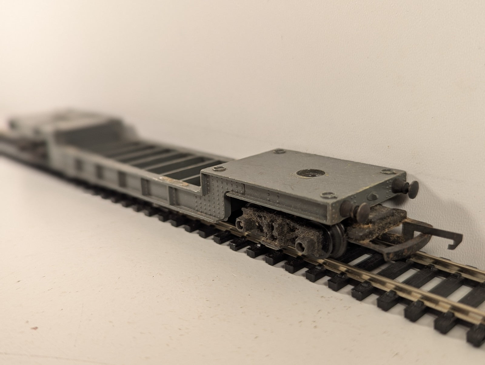 Tri-ang Railways R118 OO Gauge Bogie Well Wagon