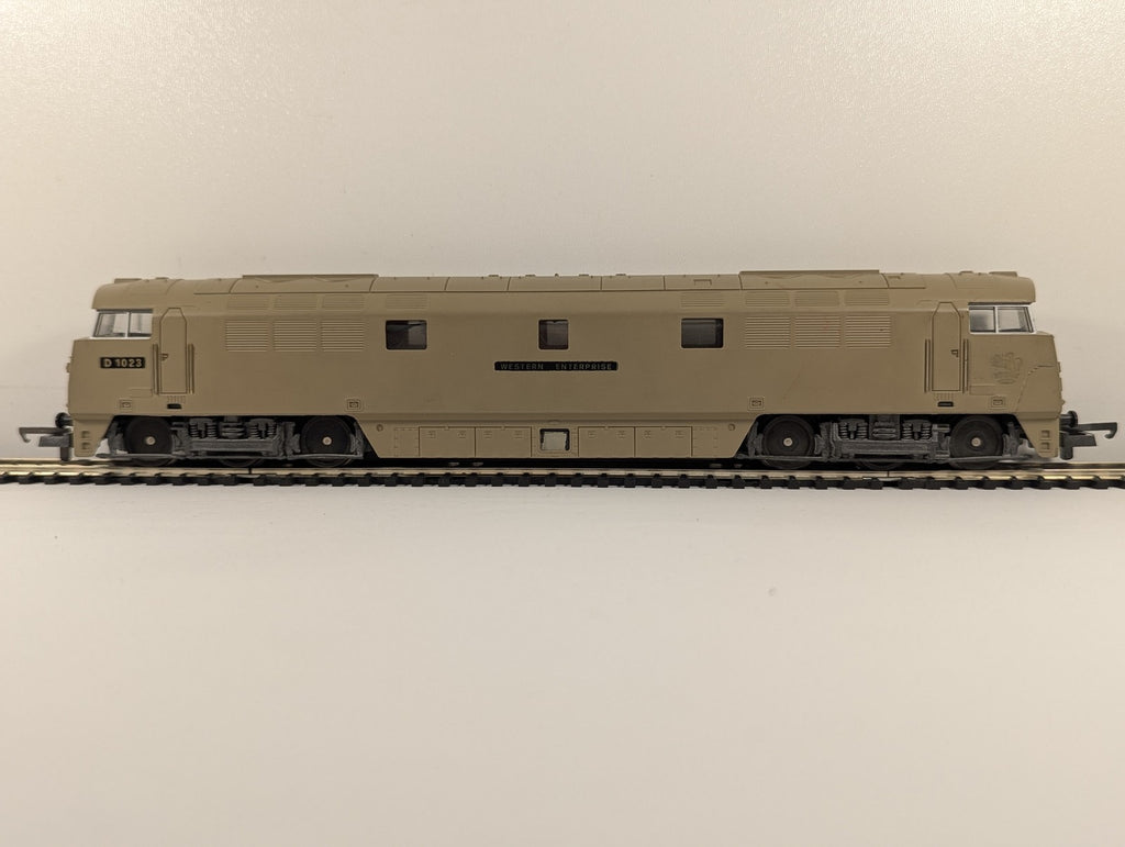 Lima OO Gauge Class 52 Western Enterprise Diesel Locomotive D 1023 Desert Sand