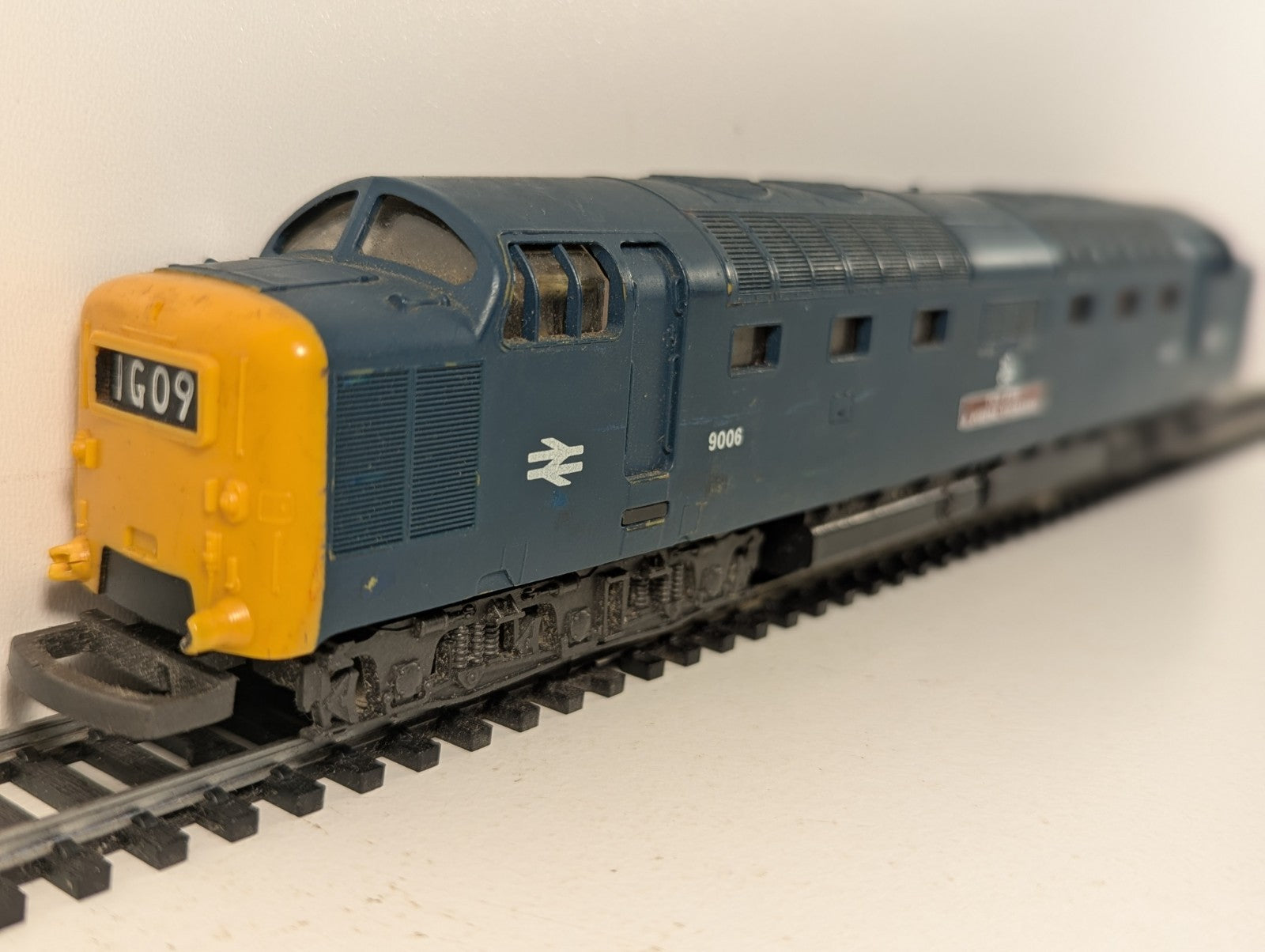 Lima OO Gauge Class 55 Deltic 'The Fife & Forfar Yeomanry' Diesel Loco