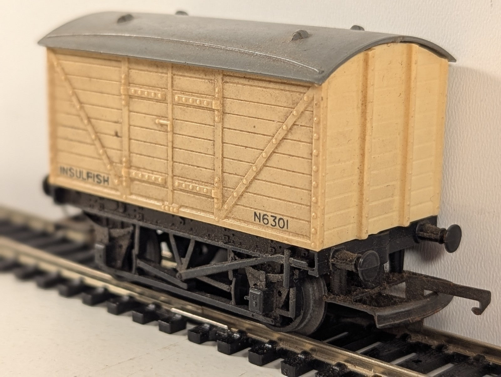Tri-ang Railways R14 OO Gauge Insulfish Van N6301 Cream