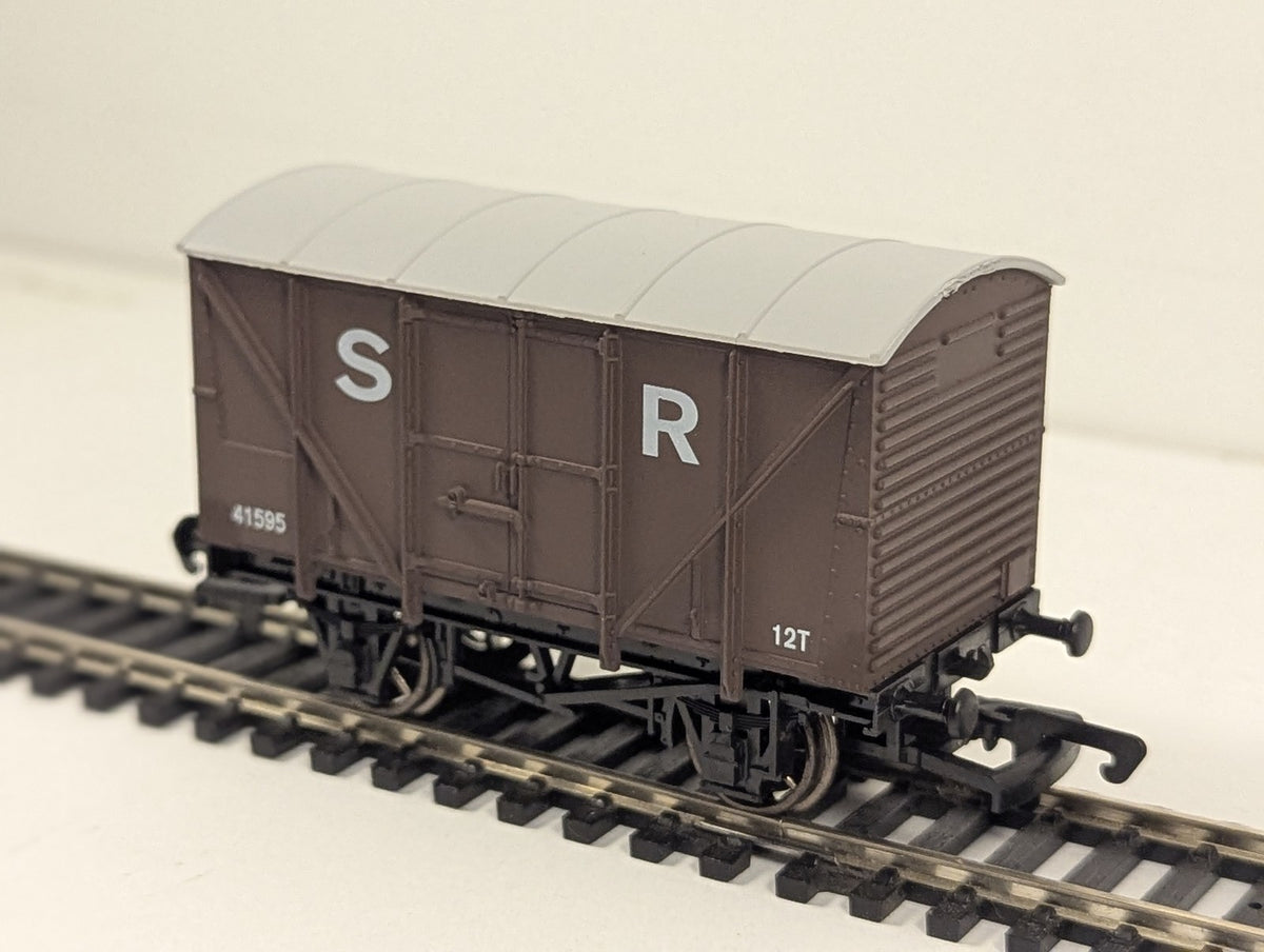Dapol OO Gauge SR Vent Van Goods Wagon 41595 SR Brown B326