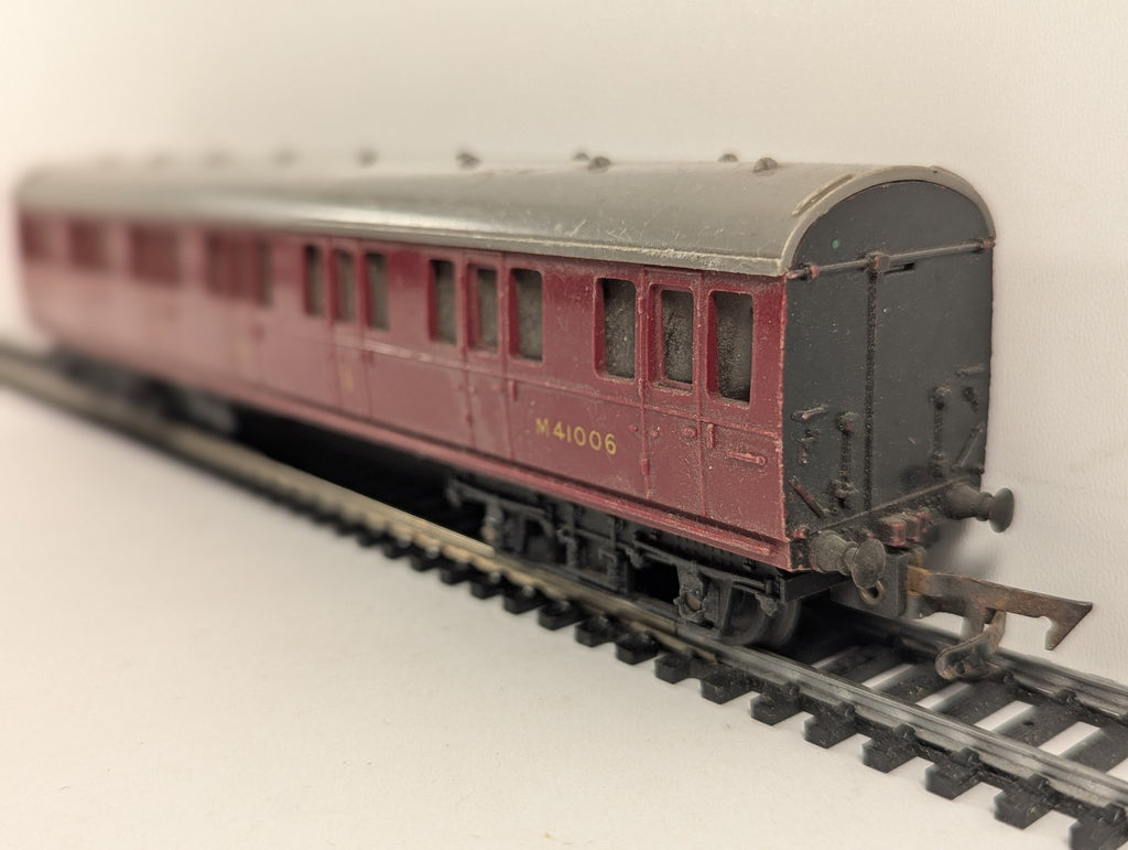 Tri-ang OO Gauge BR Suburban Composite Coach Passenger Coach M41006 BR Maroon