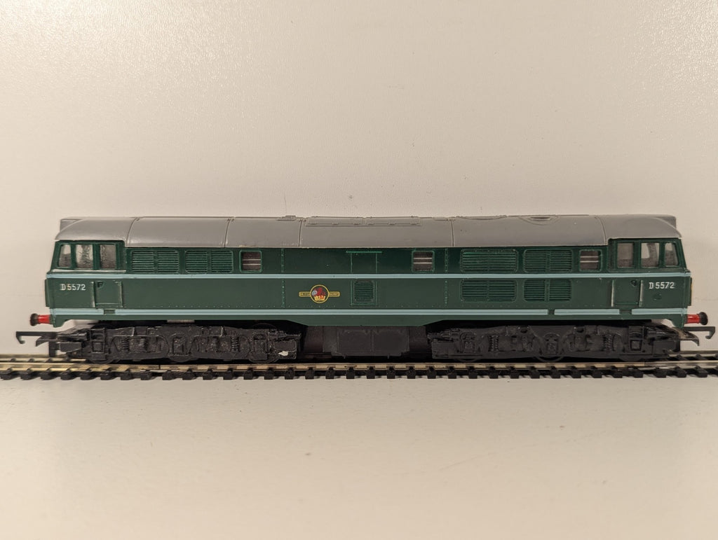 Tri-ang R.357  Class 31 Locomotive D5572 BR Green