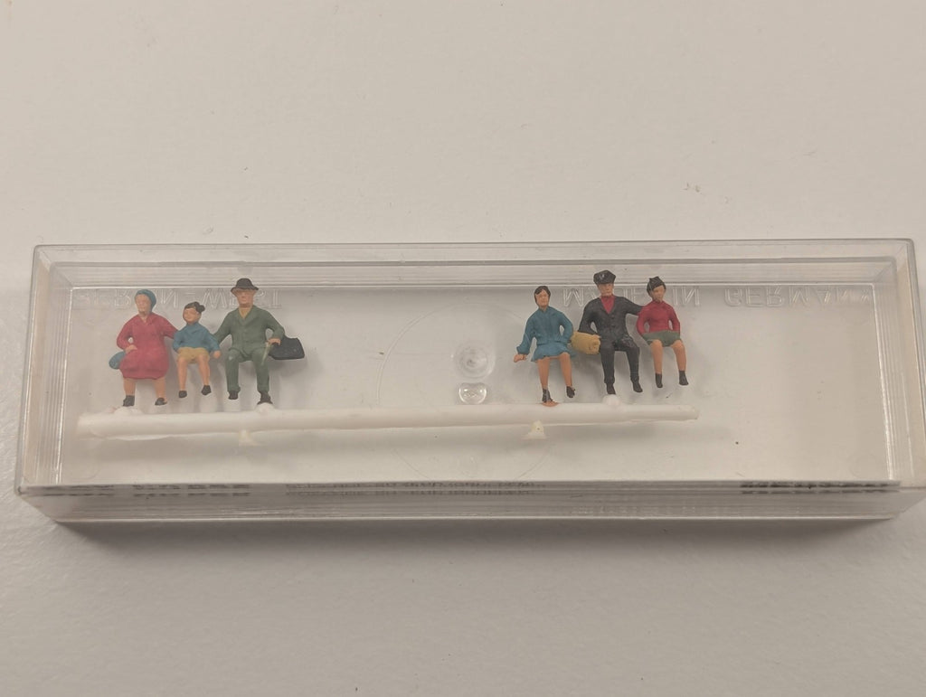 Merten HO Scale Figures – Group of Sitting Passengers (Set No.865)