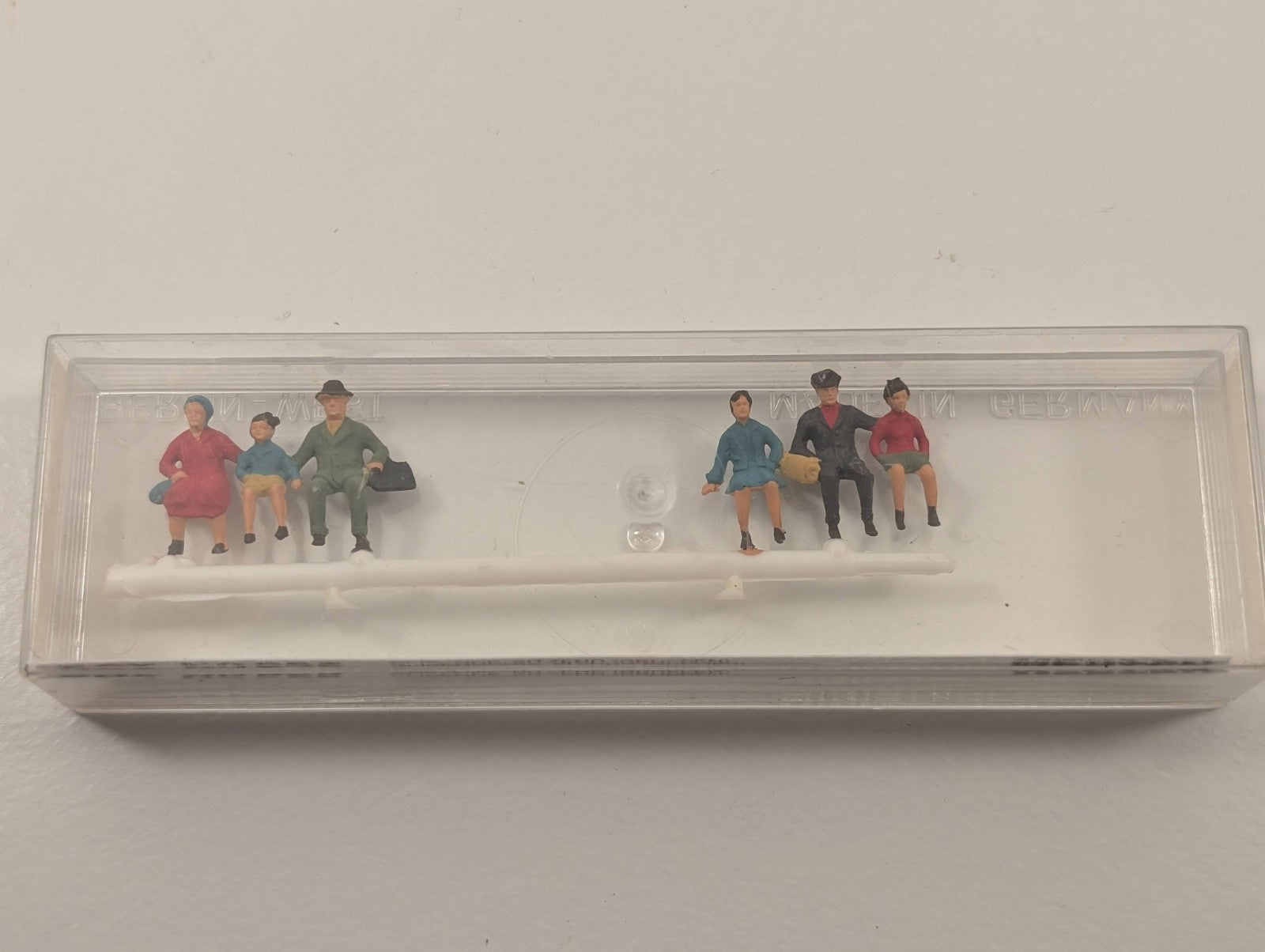Merten HO Scale Figures – Group of Sitting Passengers (Set No.865)