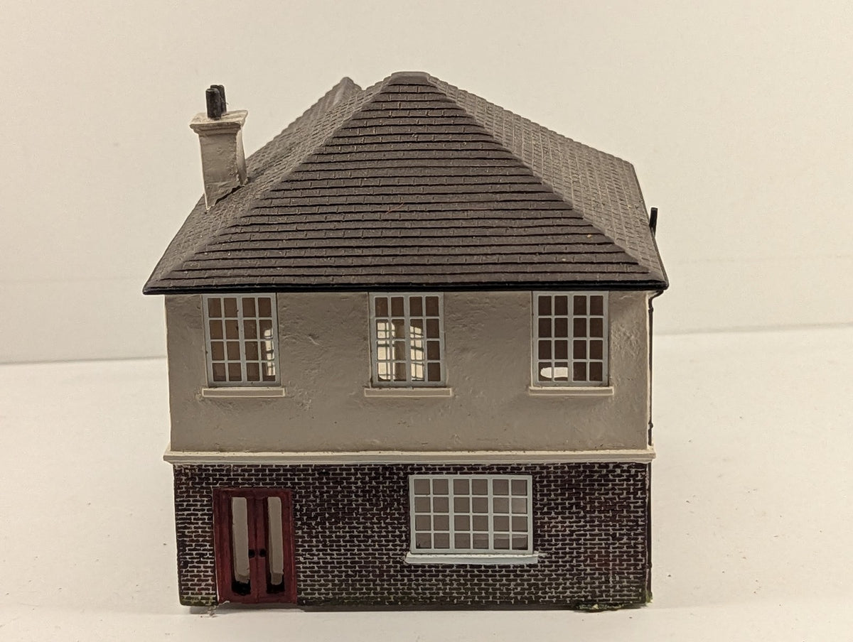 Hornby OO Gauge 1930s Detached House Building R9705