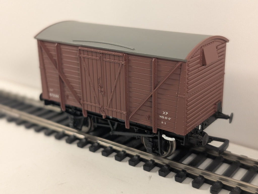 Bachmann 38-161 OO Gauge 12-Ton Planked Vent Van B755180 – BR Bauxite (Late)