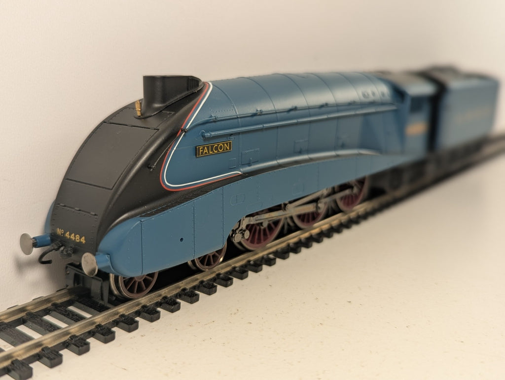 Hornby R2779 DCC Ready LNER Class A4 Pacific Falcon - Boxed
