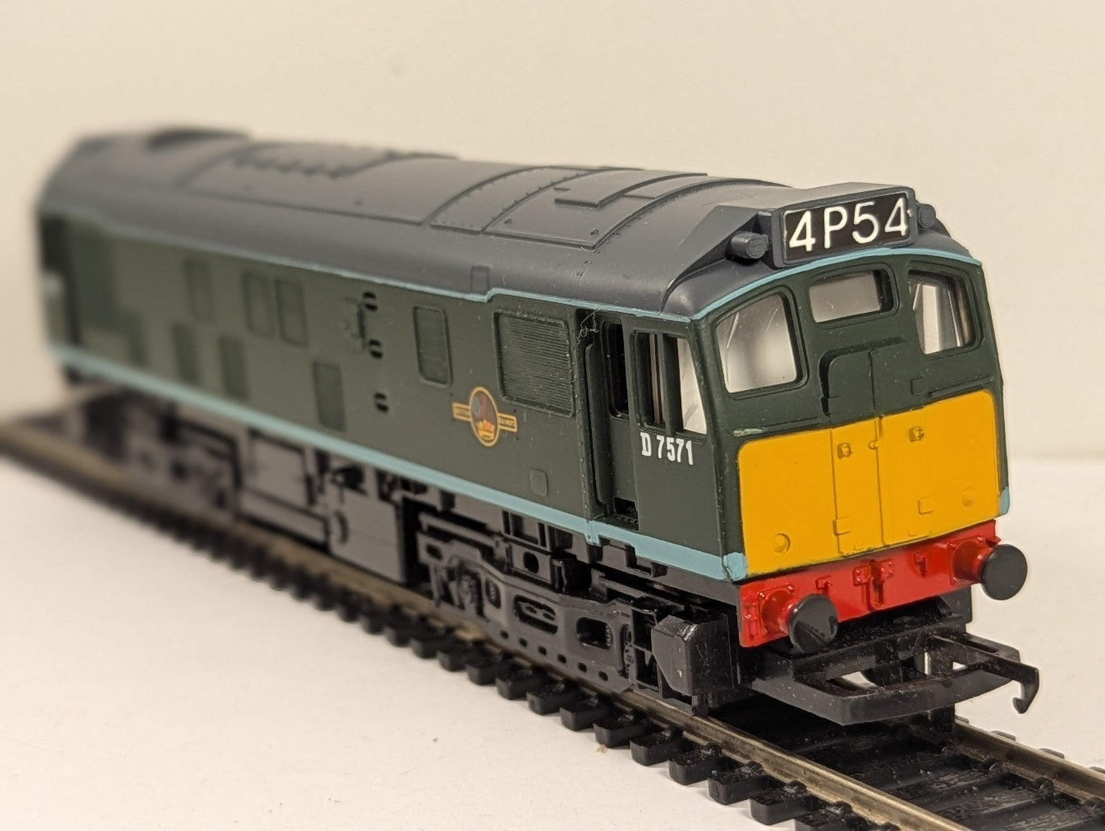 Hornby R072 BR Class 25 Bo-Bo Diesel Electric Locomotive OO Gauge Boxed