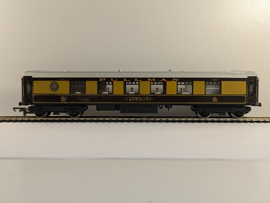 Hornby OO Gauge Pullman First Class Parlour Car "Lucille" - Missing Coupler