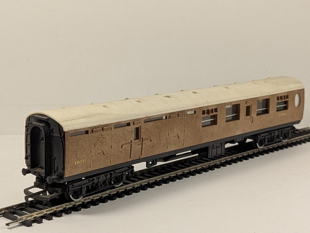Tri-ang OO Gauge LNER Brake Third Coach Coaching Stock 1870 LNER Teak R.121