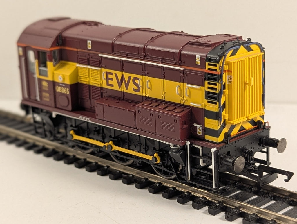 Hornby OO Gauge Class 08 Diesel Electric Locomotive 08865 EWS R2934 DCC Fitted