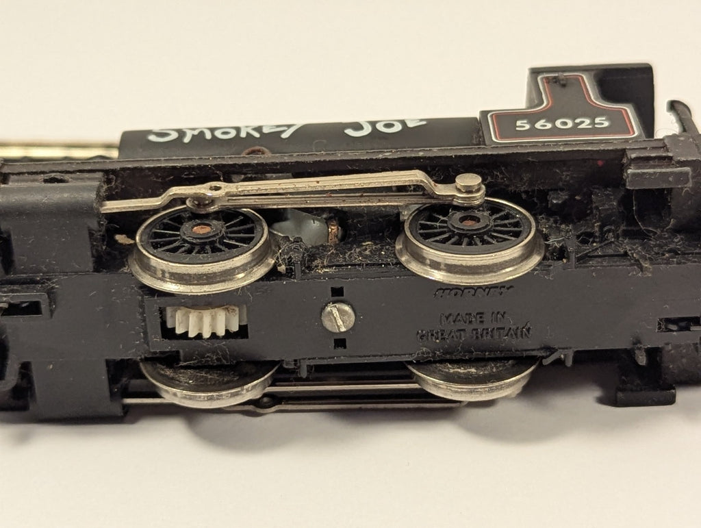 Hornby OO Gauge Smokey Joe 0-4-0ST Tank Locomotive