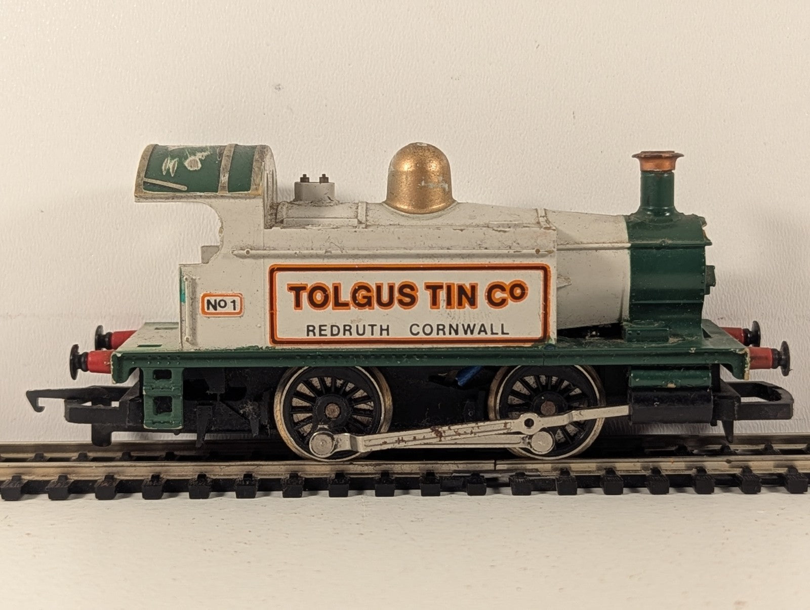 Hornby OO Gauge 0-4-0T Industrial Tank Steam Locomotive 1 Tolgus Tin Co