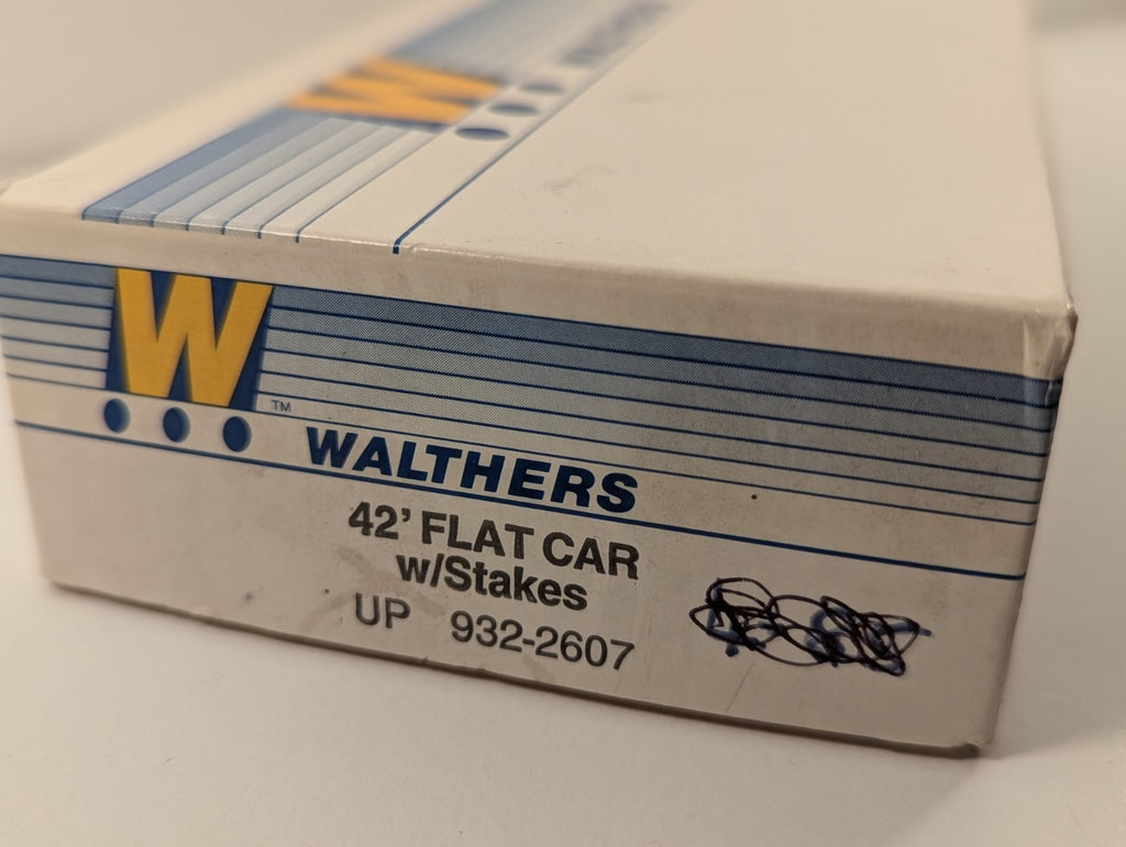 Walthers HO 42ft Flat Car With Stakes Kit