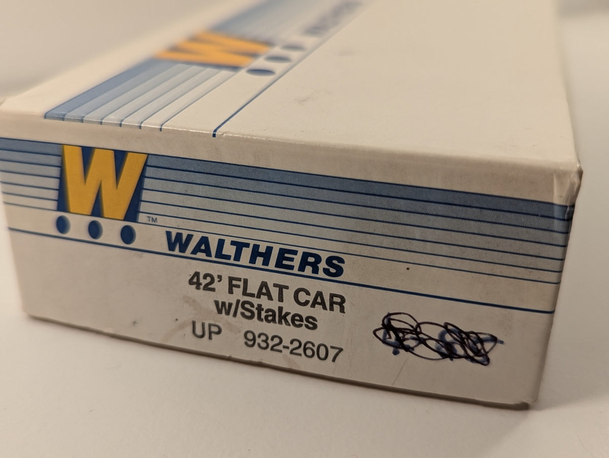 Walthers HO 42ft Flat Car With Stakes Kit