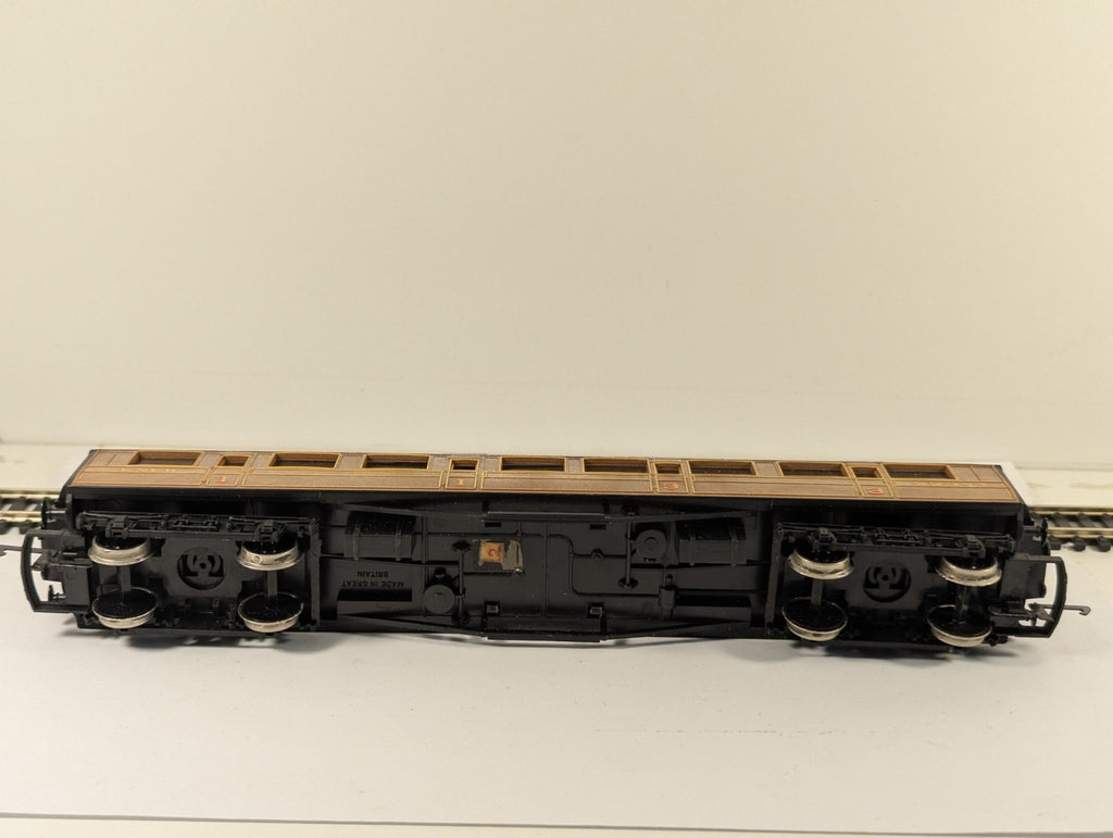 Hornby Railways R435 OO Gauge LNER 1st & 3rd Composite Coach Boxed