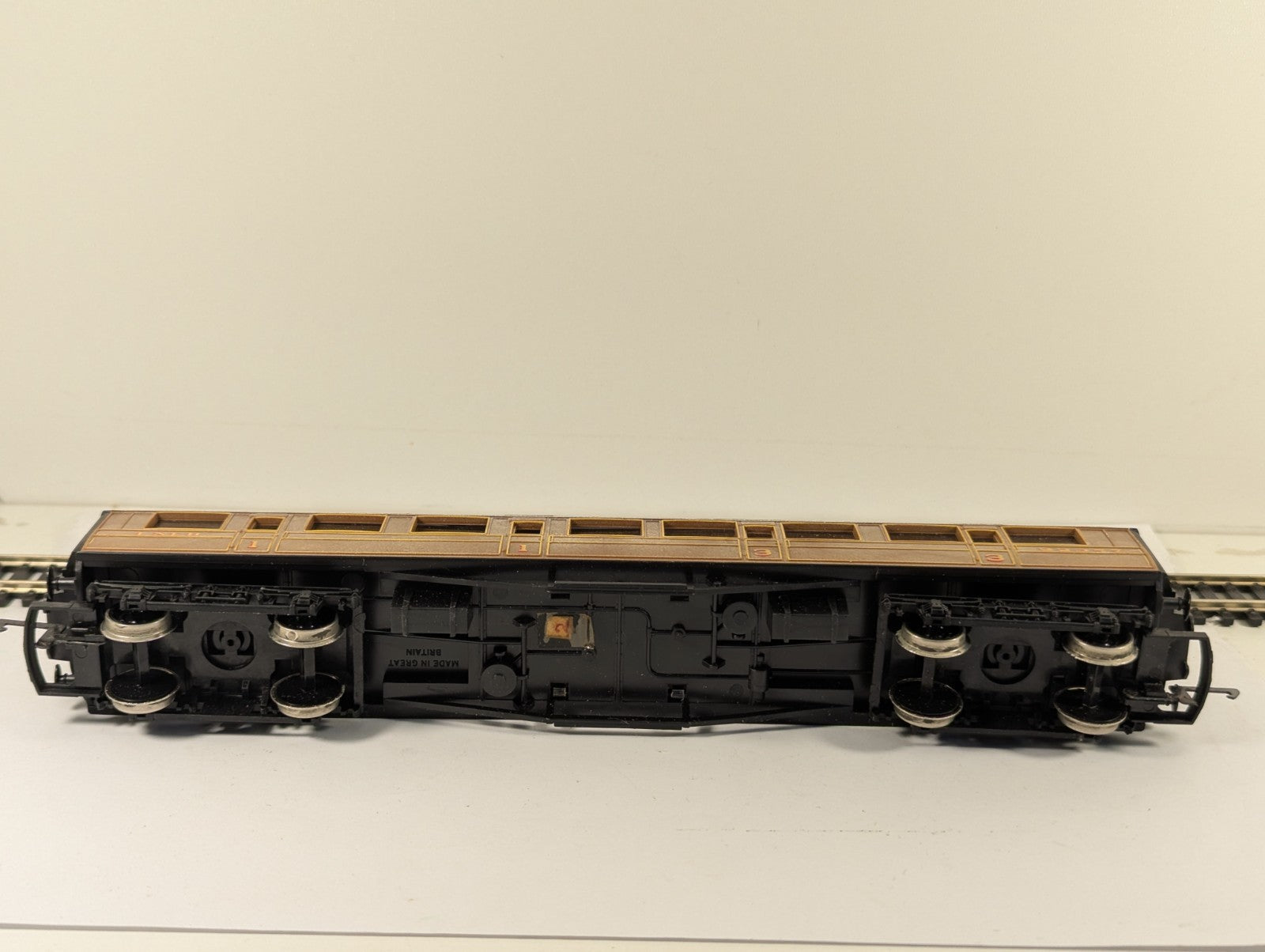 Hornby Railways R435 OO Gauge LNER 1st & 3rd Composite Coach Boxed