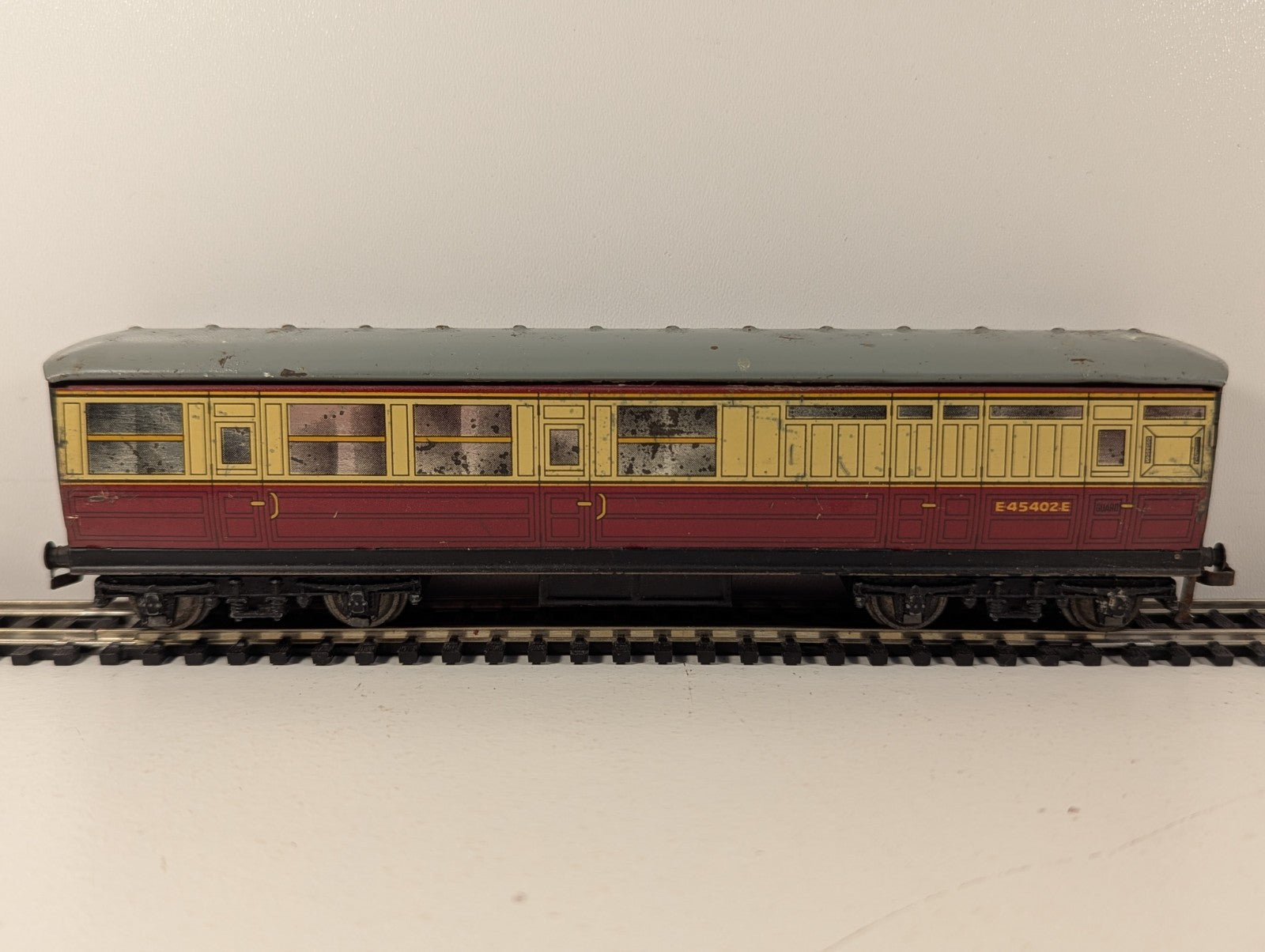 Hornby Dublo OO Gauge LNER Gresley Corridor Brake Third Coach Crimson & Cream