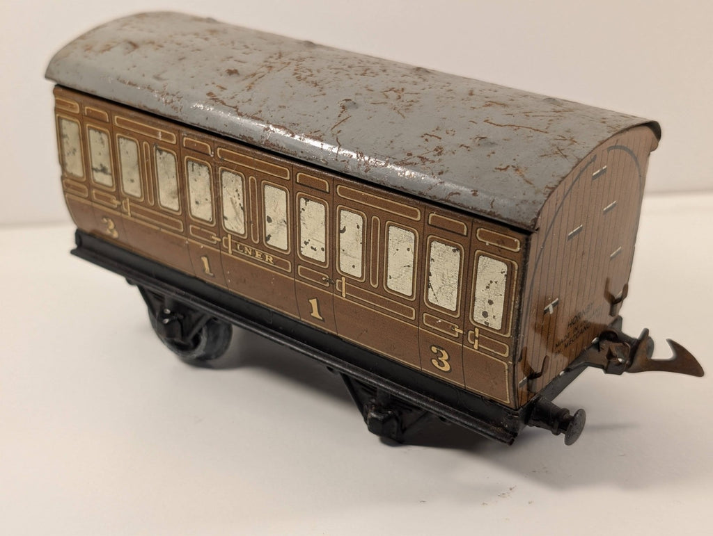 Hornby O Gauge No.1 Passenger Coach – LNER – Tinplate by Meccano Ltd