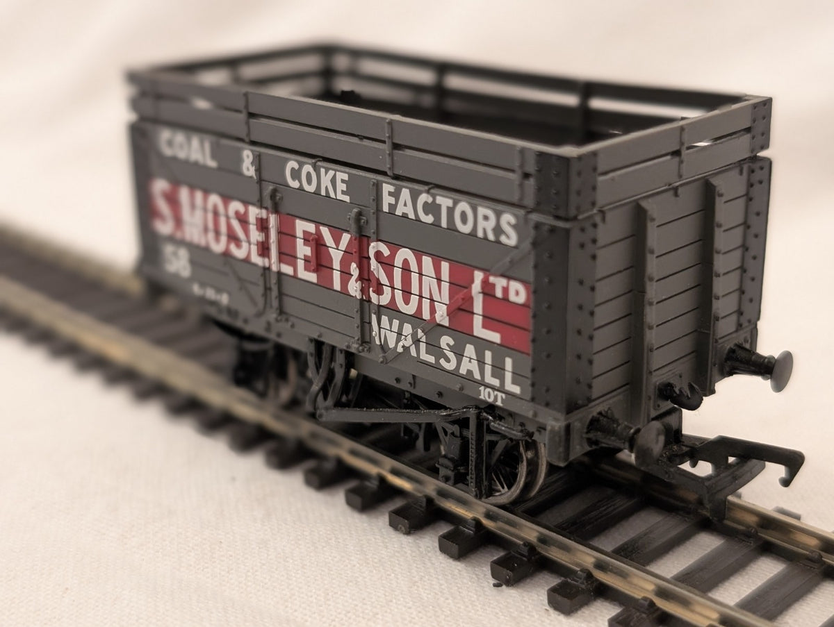 Bachmann Branchline OO Gauge 37-180 S Moseley & Son 7 Plank Wagon