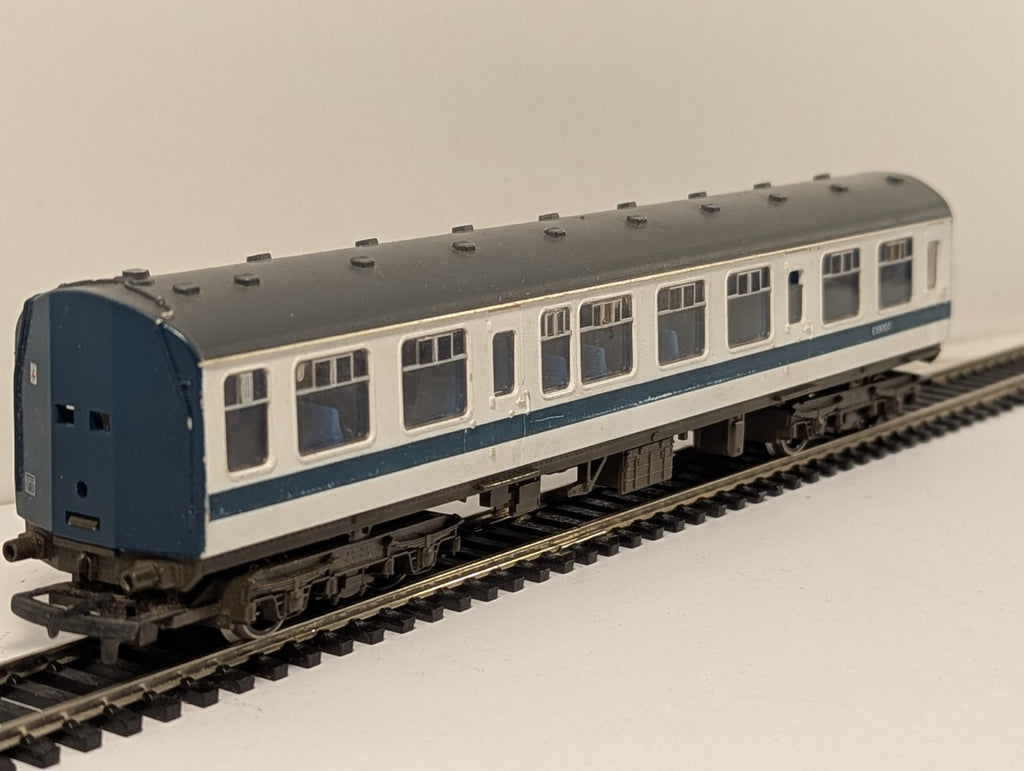 Hornby R698 OO Gauge Class 110 Centre Coach Missing Corridor End and buffers