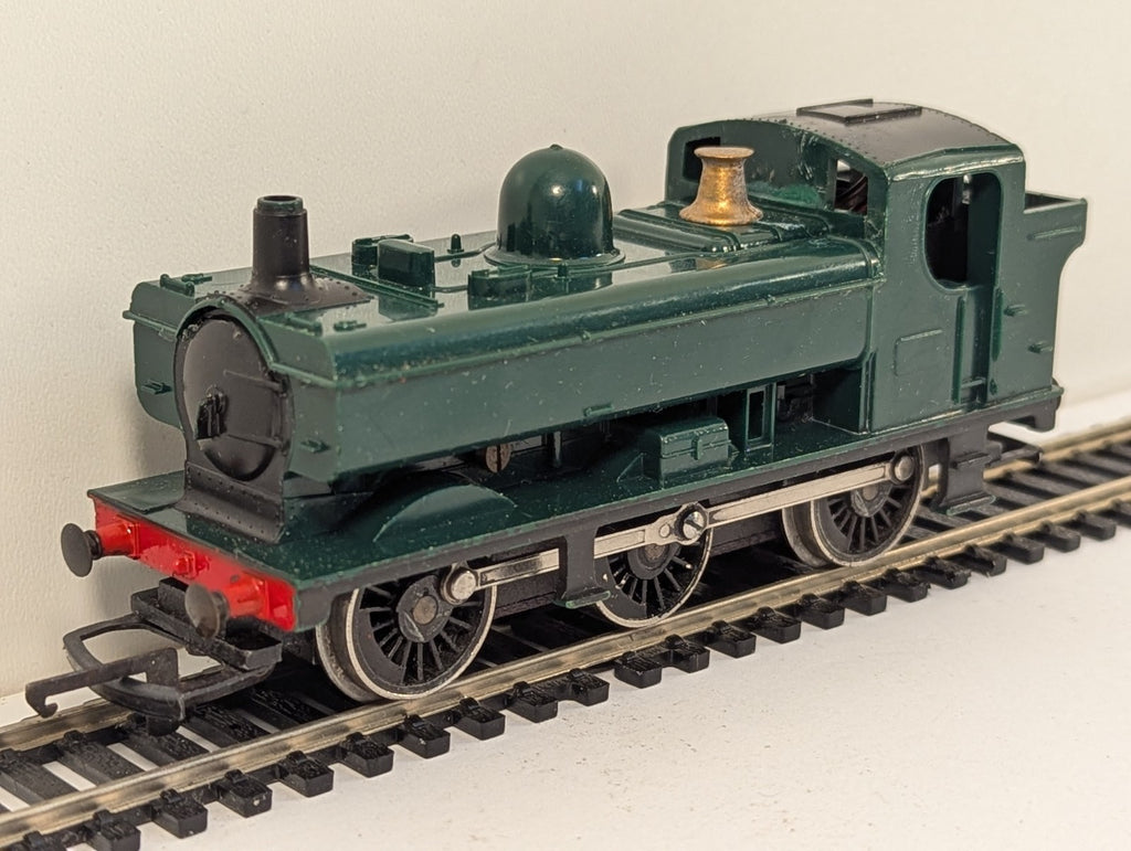 Hornby R041 OO Gauge GWR Green 0-6-0 Pannier Tank Repainted